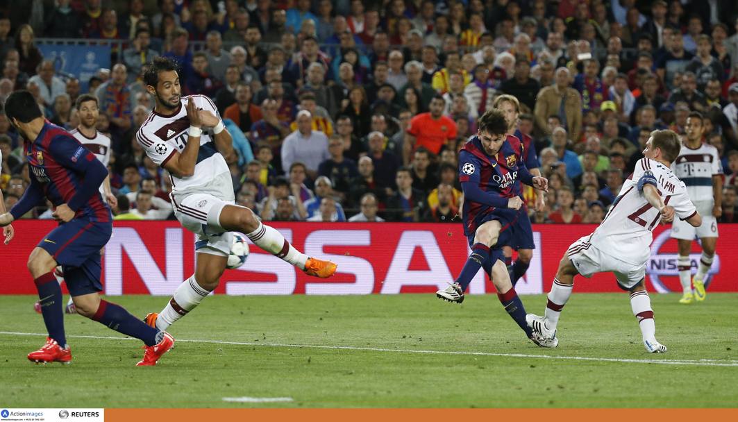 Leo Messi segna il gol dell&#39;1-0 al 32&#39; del secondo tempo. Reuters
